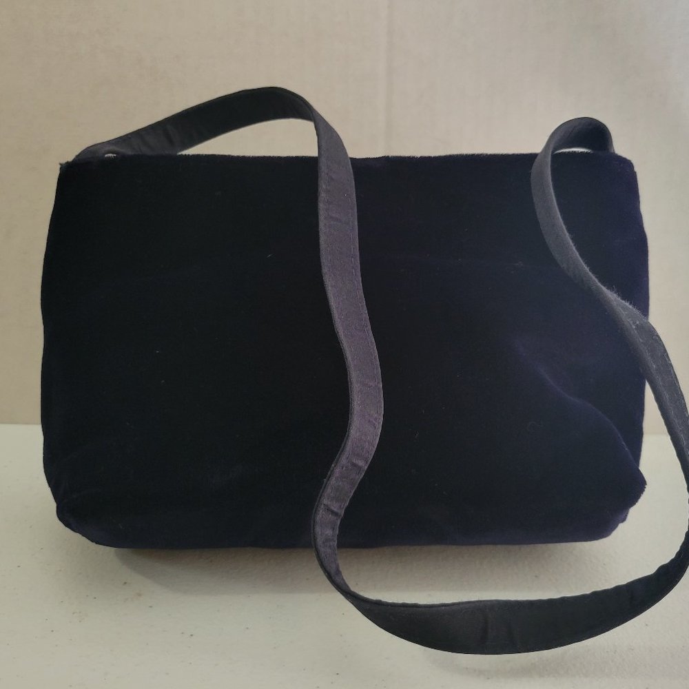 LORD & TAYLOR Vintage navy blue velvet evening bag